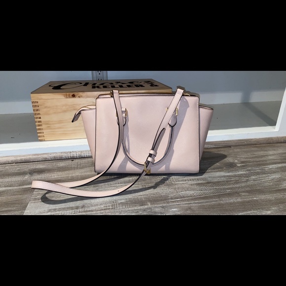 michael kors purse - Picture 2 of 3